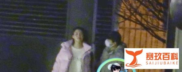 郭麒麟与美女街边亲吻被拍，一同出门约会，女方长相漂亮身材高挑