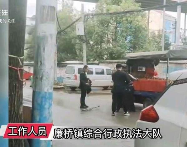 湖南:城管队长当街多次扇商贩耳光,对方拄双拐没还手,视频曝光