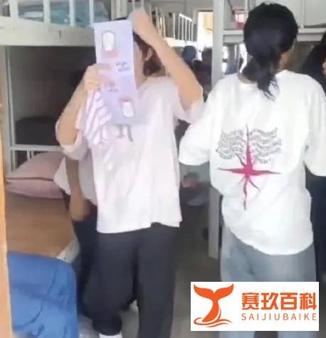 某地一学校一个宿舍住30人 2人睡1张床