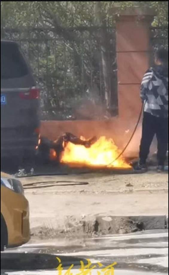哈尔滨洗车摊男子烧伤身亡，家属施救者发声