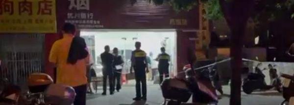 六旬男子伤害1名女性后坠桥身亡 这是咋情况？