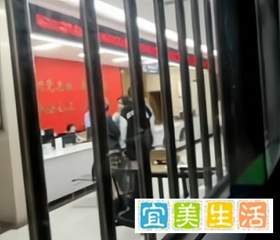 时代少年团助理好样的，把私生饭送进派出所！做自己的太阳
