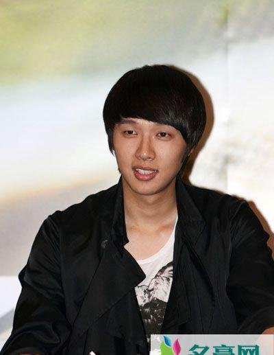 池贤宇整容过吗 池贤宇整容前后