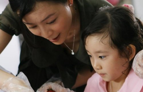 谢霆锋主演的《证人》中的两个小演员是谁？