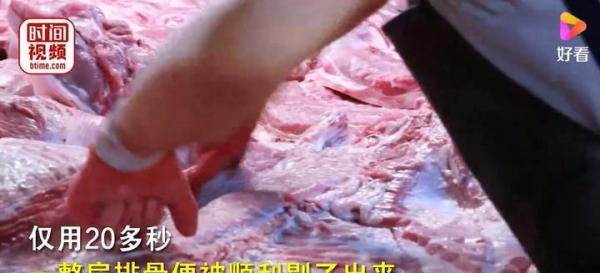 小伙蒙眼20秒剔掉整扇猪腿骨 这是咋情况?