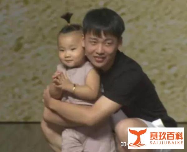 郭德纲老婆表白25岁继子郭麒麟，称其为小情人，网友：称职的继母
