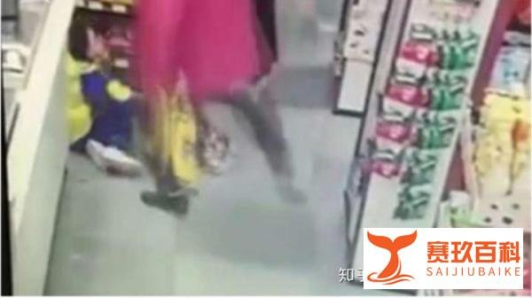 亲奶奶下死手，为挑衅媳妇超市狂殴孙女