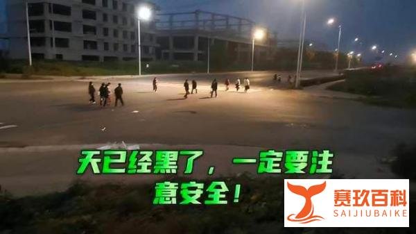 富士康员工徒步逃离工厂,郑州富士康到底怎么了?