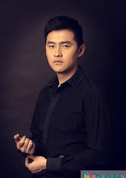 任柯诺的老婆侯梦莎 人家可不是男女朋友是实实在在的夫妻