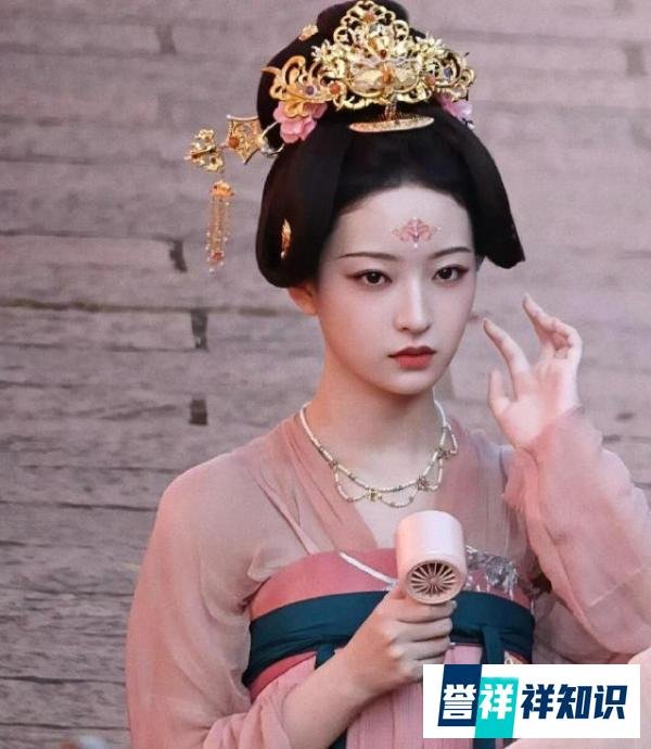 白鹿《莫离》粉衣定王妃太养眼!女配有点惊艳,战损风男主好绝!