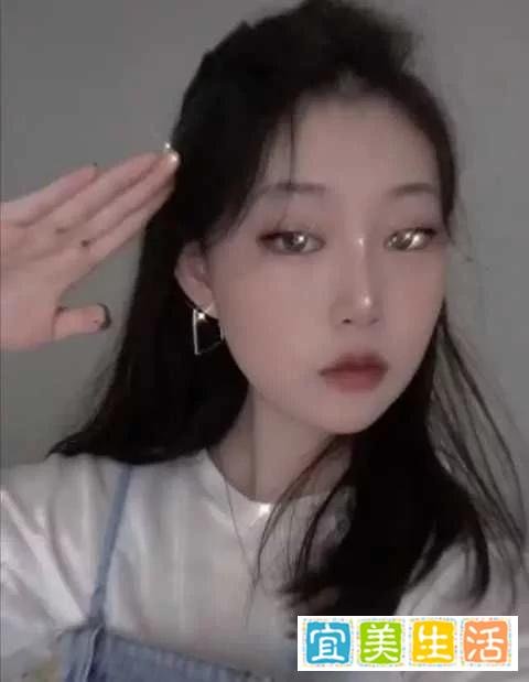 小沈阳13岁女儿晒照，穿露脐装秀好身材，最丑星二代完美逆袭