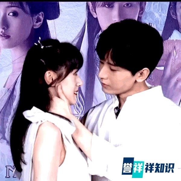 《琉璃》剧组直播，男女主为热度现场真亲，网友吐槽：想红想疯了