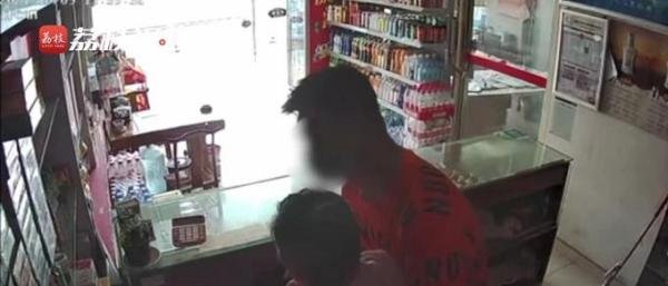 男子抢劫商店帮女友还贷