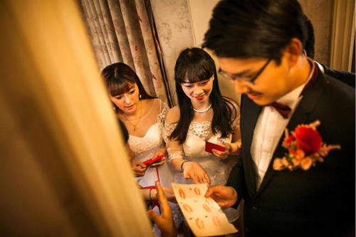 新婚夫妻是门对门邻居，如何看待他们之间的缘分？