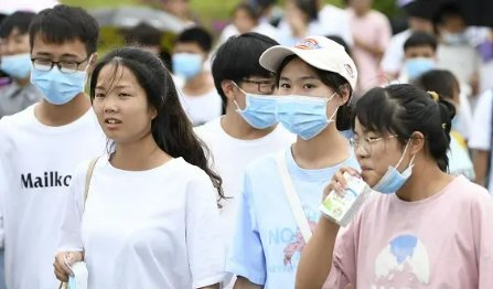 我女儿考420分能上三本吗？