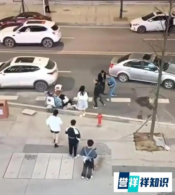 被当街踹飞女子好友发声，大胆狂徒必须严惩！
