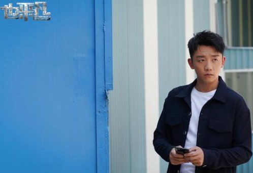 苗苗发文宣传郑恺新剧《也平凡》，这部剧值得一看吗？