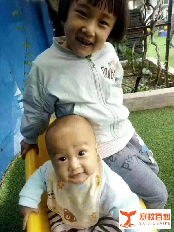 丽江男孩被抱走！女人贩30至50岁，紫红上衣牛仔裤，齐耳短发