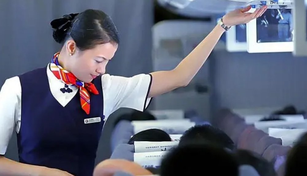 国内6大航空公司回复是否售卖卫生巾,卫生巾是飞机上的“刚需”吗?