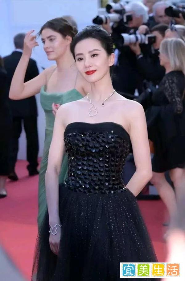 刘诗诗红毯救场被骂耍大牌