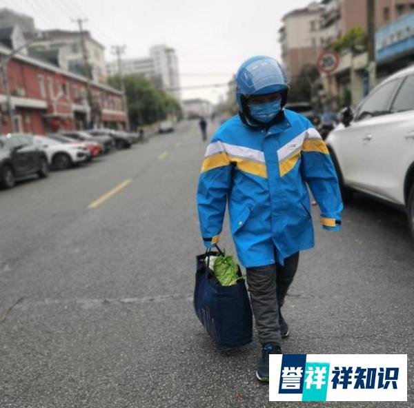 上海配送骑手日收入过万 7成为打赏：住宿太难，有骑手睡银行自动柜台机旁