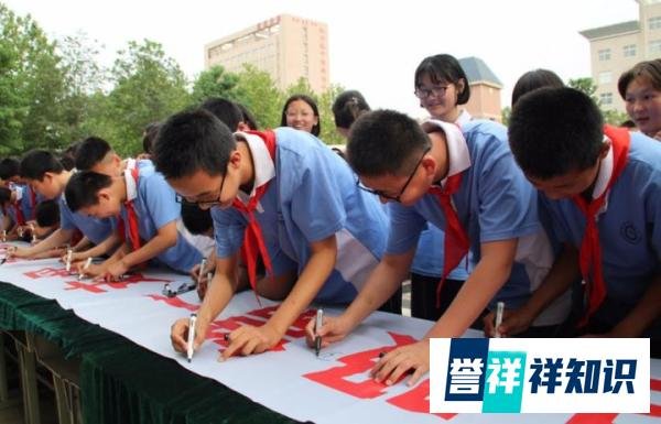 女老师下班后吸烟被辞退，理由是影响教师形象？管得太宽了吧