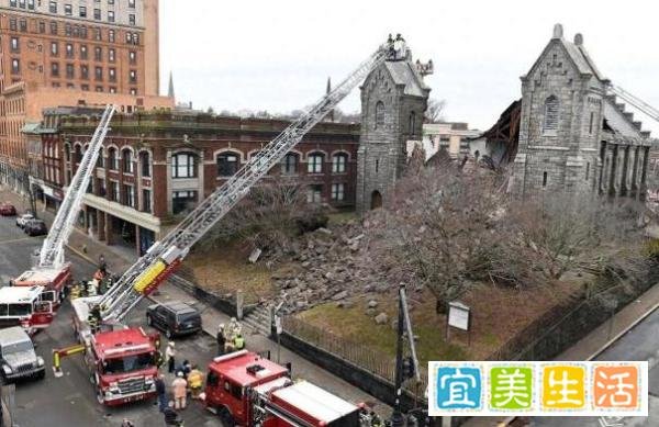 美国一座历史悠久的教堂突然坍塌