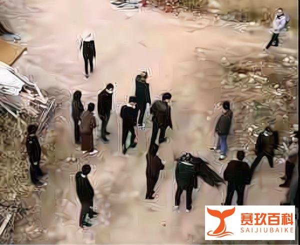 安徽一老宅遭强拆无人能挡,女房主被打伤,现场成一片废墟
