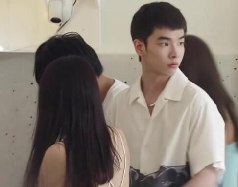 我们恋爱吧夏侯政一是什么背景？