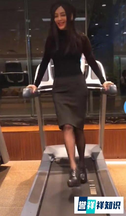 48岁宁静跑步机上跳舞,身材竟比18岁小姑娘的还要好