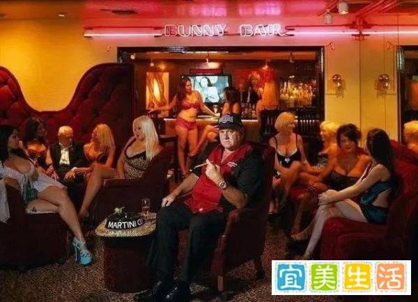 阿拉丁中文网：英国议员光着屁股从妓院醒来，咬定是被中俄陷害!