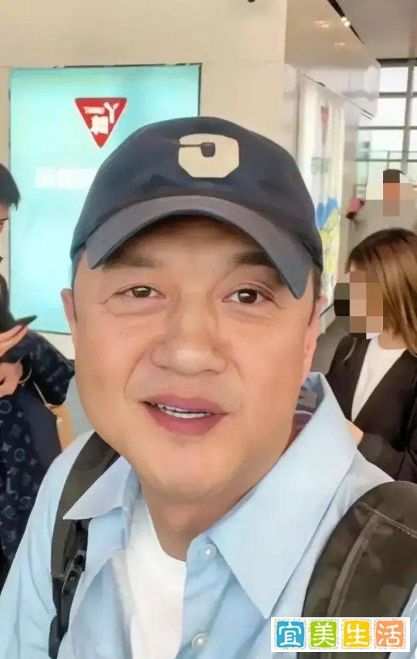 李亚鹏欠巨款被限制高消费，滞留在机场，女儿李嫣却在瑞士购物