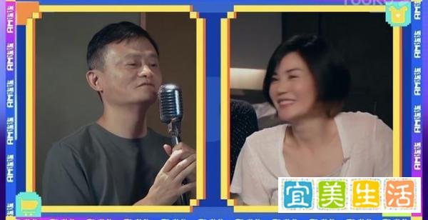 王菲首次直播面容僵硬尴尬，直到马云出现，她用小奶音撒娇似少女