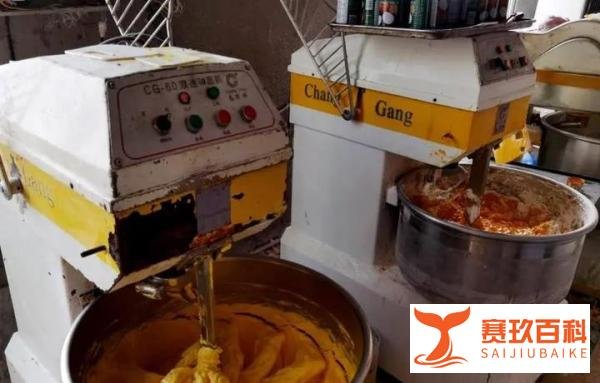 恶心！制作窝点在化粪池边，3000万“美心月饼”都是假的
