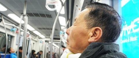 王辰院士建议随身常备口罩，从乘坐地铁5号线的“惊魂”30分钟说起。