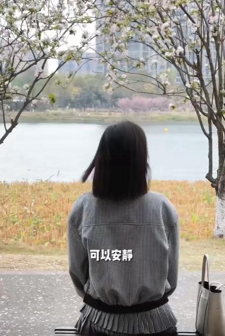 建议打工人周末在公园待20分钟！