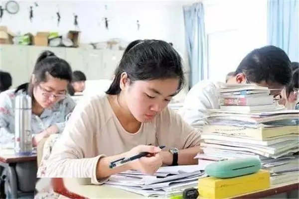 何碧玉高考750分是真的吗