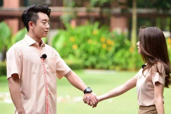 郑恺与苗苗是如何相识相恋又走到结婚的?