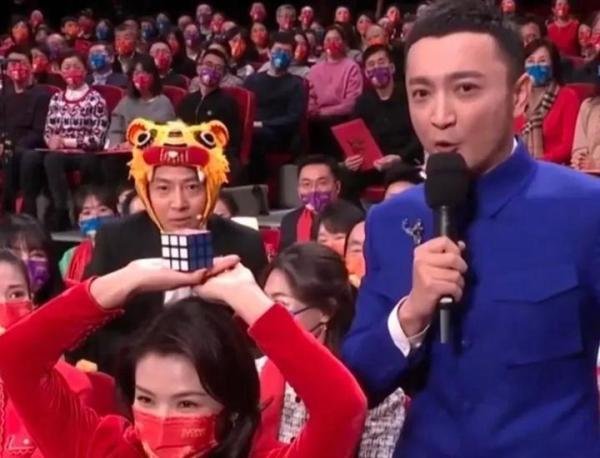 邓男子回应刘涛是托：托住了小撒