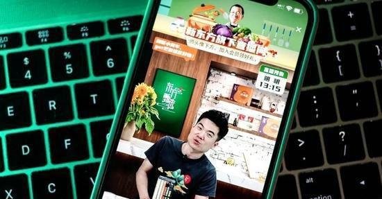 董宇辉为什么在双11期间能超越疯狂小杨哥？