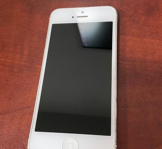 它是寿命最短的iPhone旗舰之一，用过的人孩子都打酱油了吧！