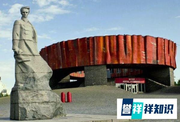 乌克兰又拆一雕像!写出保尔柯察金,影响几代中国人的名家也没逃掉