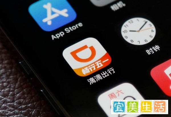 滴滴退市后发布年报：2022年营收下降19%，净亏损收窄52%
