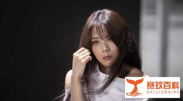 台湾疫情严重！曾宝仪确诊面容憔悴，谢依霖全家确诊宝宝高烧40度