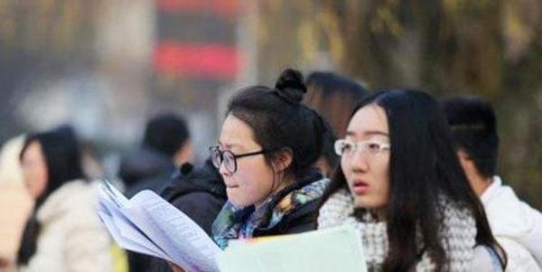 女生月薪两万辞职考研八次失败 这是咋情况?