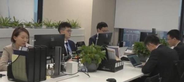 上海券商安排值班人员深夜返岗 这是咋情况?