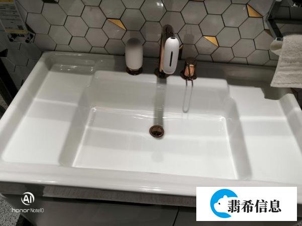 上海女大学生大尺度“裸照”曝光,遭上亿围观:“她都拍了,不搞她搞谁?”