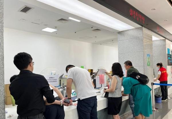 深圳双拼房新政24小时：有豪宅业主计划涨价800万，中介接20多个电话盼大单