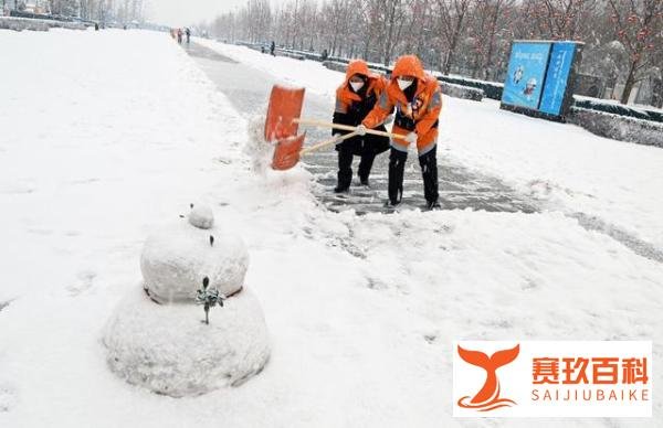 冬奥志愿者雪中坚守岗位 这是咋情况？