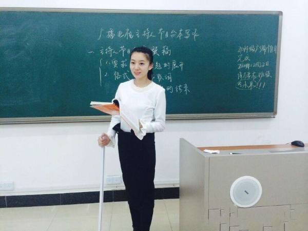 你怎么看待抖音主播进教室摆拍的行为?